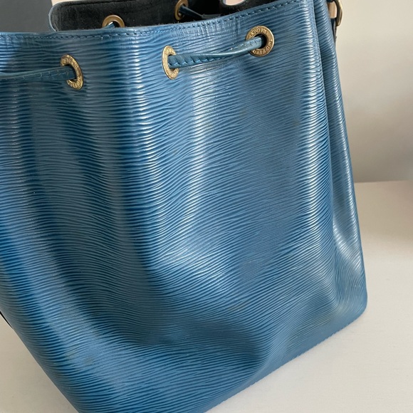 Louis Vuitton LV Authentic Blue Epi Petit Noe Shoulder Leather Bucket Bag - Picture 3 of 15